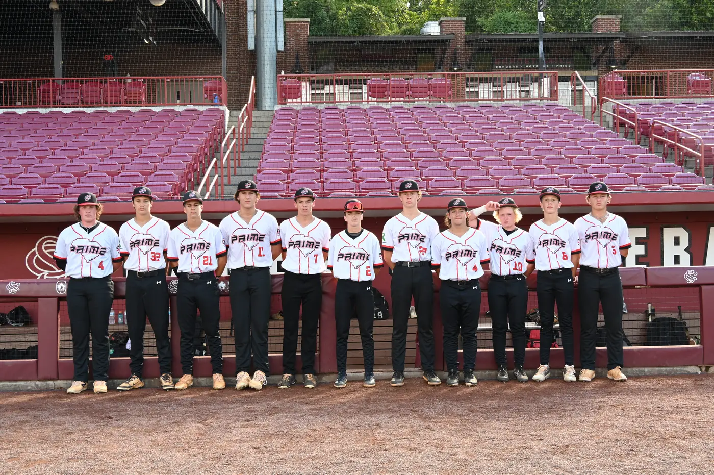 5G Prime National team lined up on the field