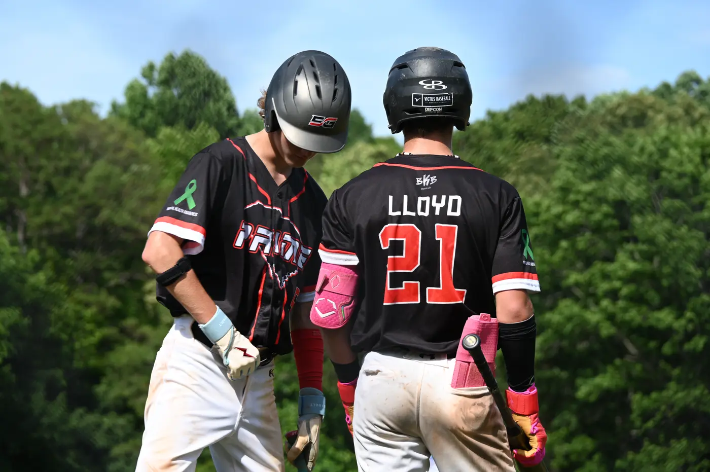 5G Prime National teammates meeting on the field